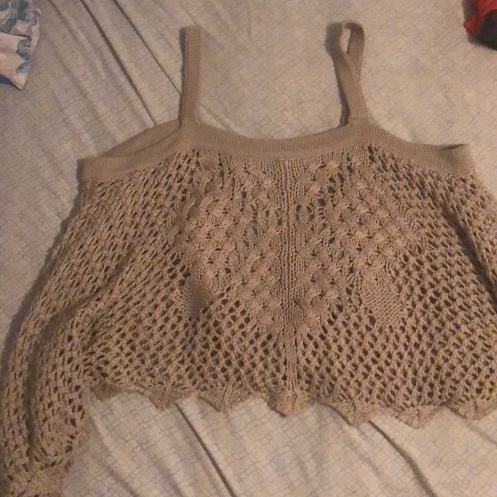 Cold shoulder knit crop